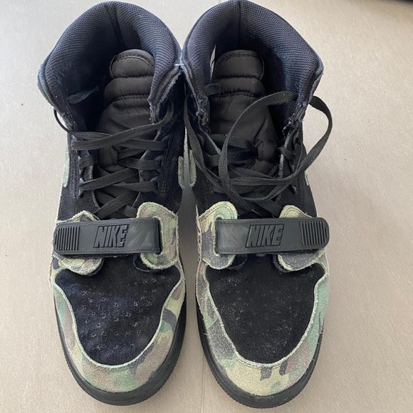 Mens Nike basketball shoes - Picture 3 of 6